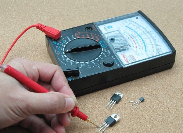 Đồng hồ vạn năng(Multimeters) bằng kim